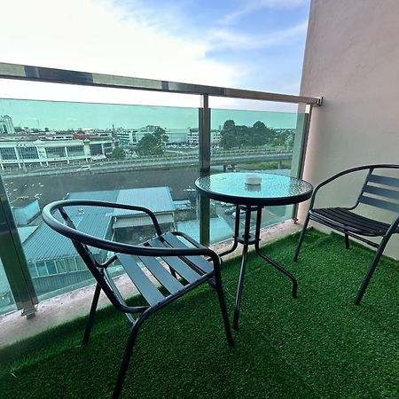 Roxy Apartment Kuching Exteriér fotografie