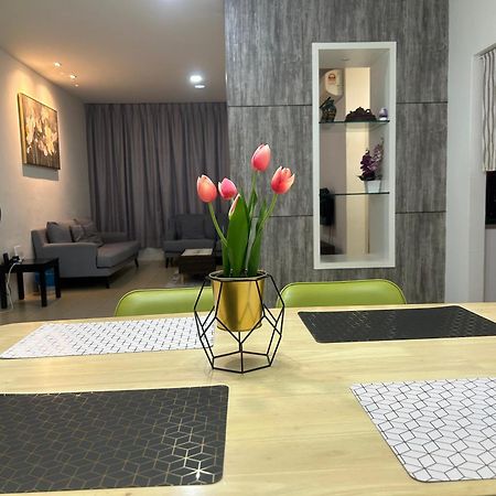 Roxy Apartment Kuching Exteriér fotografie