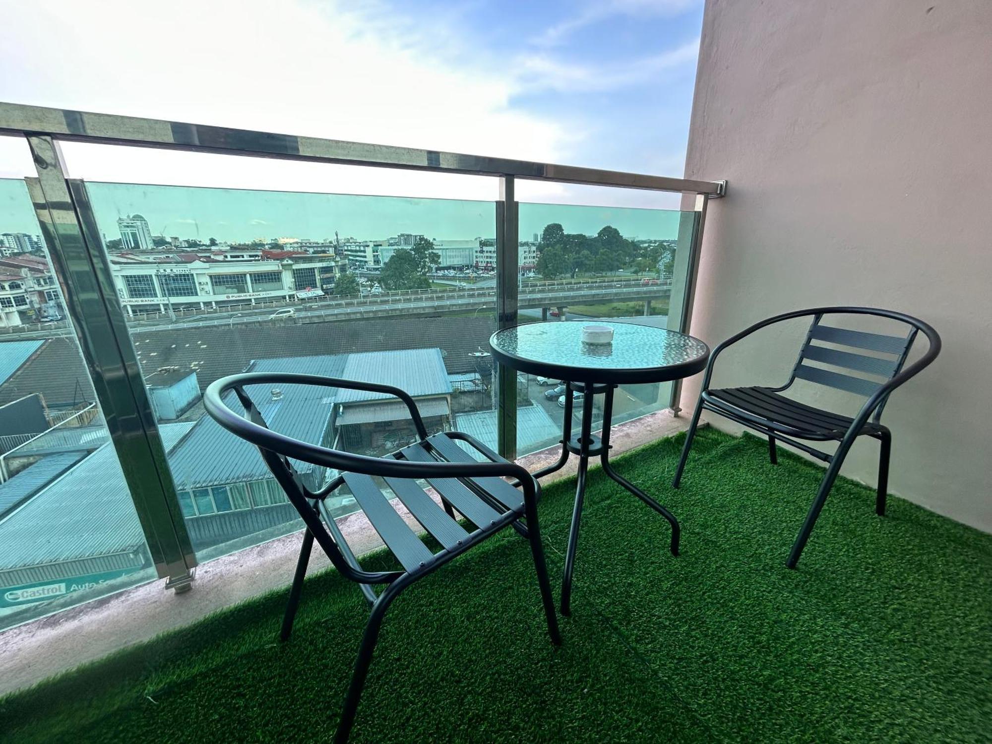 Roxy Apartment Kuching Exteriér fotografie